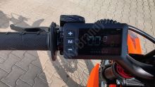 Elektrická motorka pitbike MRM PitVolt 6000W 72V, 17/14 Bat Li-Ion, sedlo 77cm, oranžová (5)