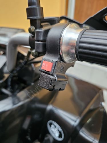 Omezovač rychlosti z 1-4 na tu nejpomalejší rychlost. Tato rychlost se pohybuje cca 15 km/