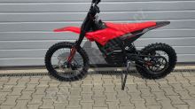 Elektrická motorka pitbike MRM PitVolt 6000W 72V, 17/14 Bat Li-Ion, sedlo 77cm, červená