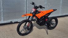 Elektrická motorka pitbike MRM PitVolt 6000W 72V, 17/14 Bat Li-Ion, sedlo 77cm, oranžová (8)