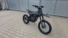 Elektrická motorka pitbike MRM PitVolt 6000W 72V, 17/14 Bat Li-Ion, sedlo 77cm, černá (2)