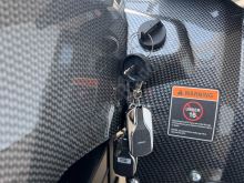 Dětská elektro čtyřkolka ATV MiniRocket Hunter II Deluxe 1500W 60V diferenciál alu carbon (8)